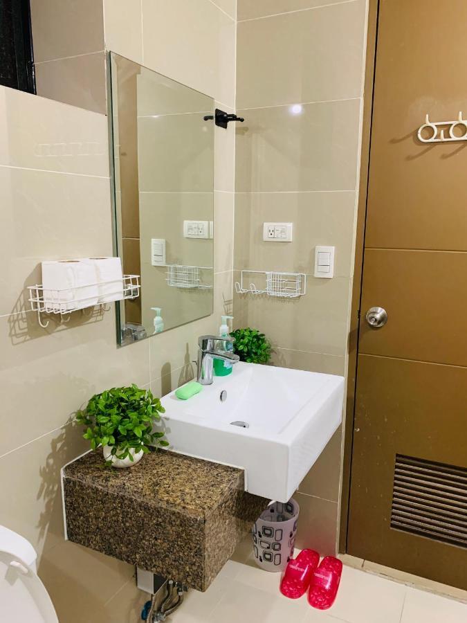 باساي Two Palm Tree Villas Condominium - Studio 8Th Fl With Balcony - Across Terminal 3 Airport المظهر الخارجي الصورة