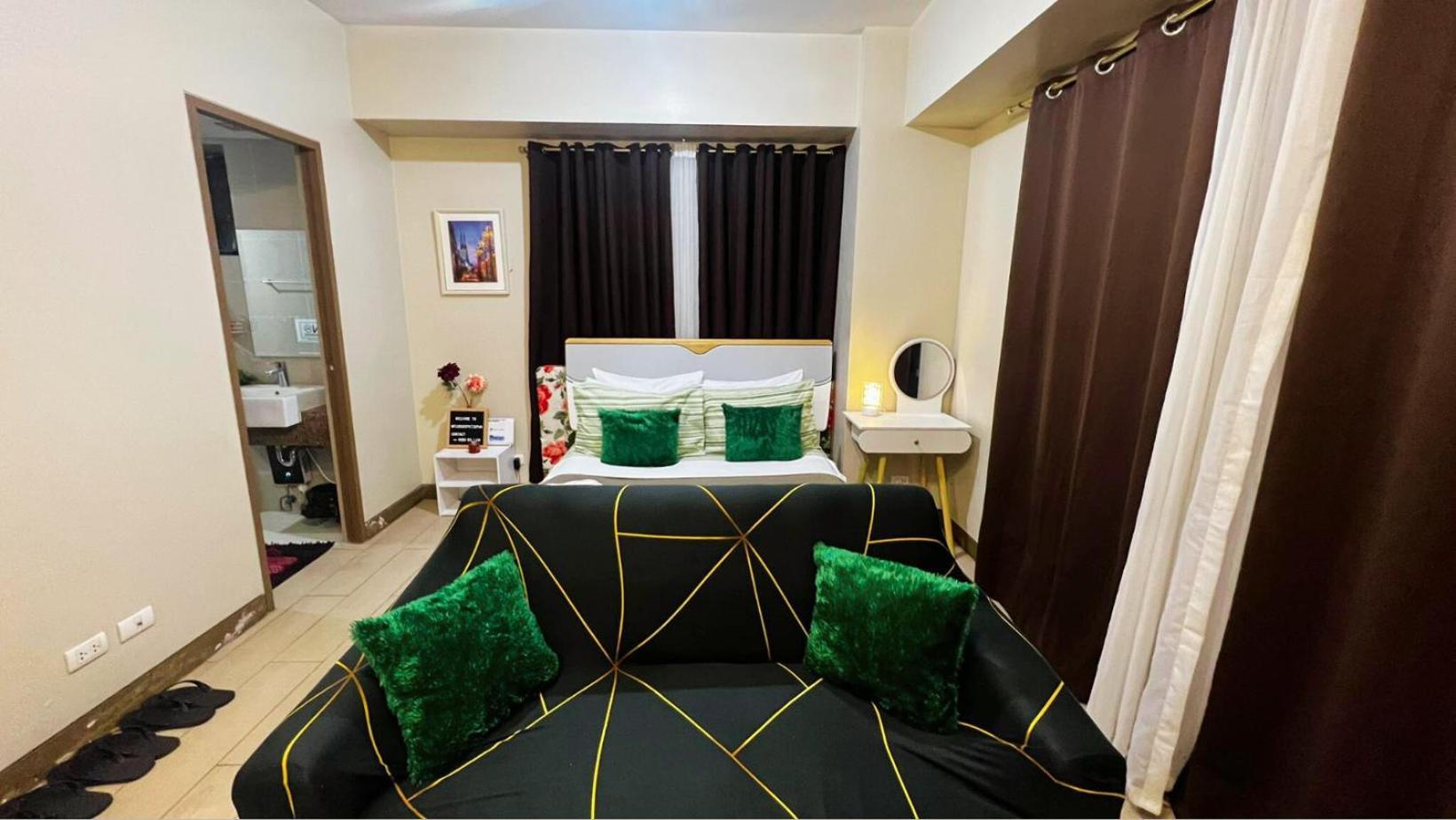 باساي Two Palm Tree Villas Condominium - Studio 8Th Fl With Balcony - Across Terminal 3 Airport المظهر الخارجي الصورة